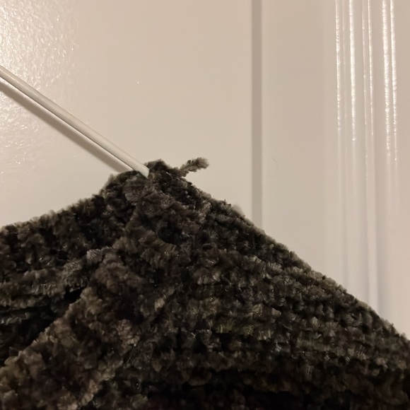 Soft cozy fuzzy sweater - Picture 3 of 5